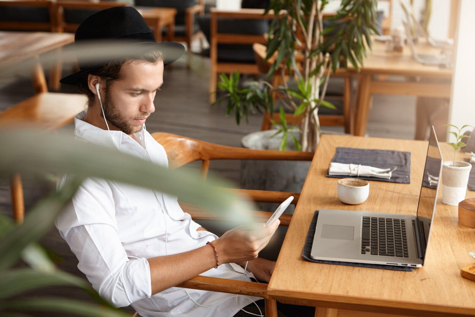 Teletrabajo transnacional y ARL: guía práctica para el cumplimiento empresarial